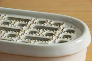 だいこんのおろし器 白