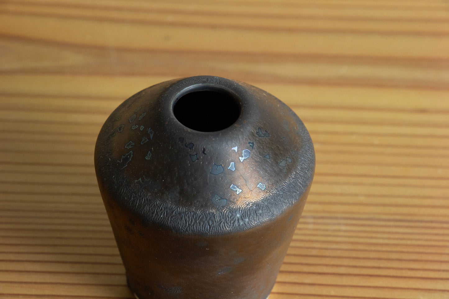 小さな花瓶 鉄黒 つぼみ