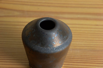 小さな花瓶 鉄黒 つぼみ