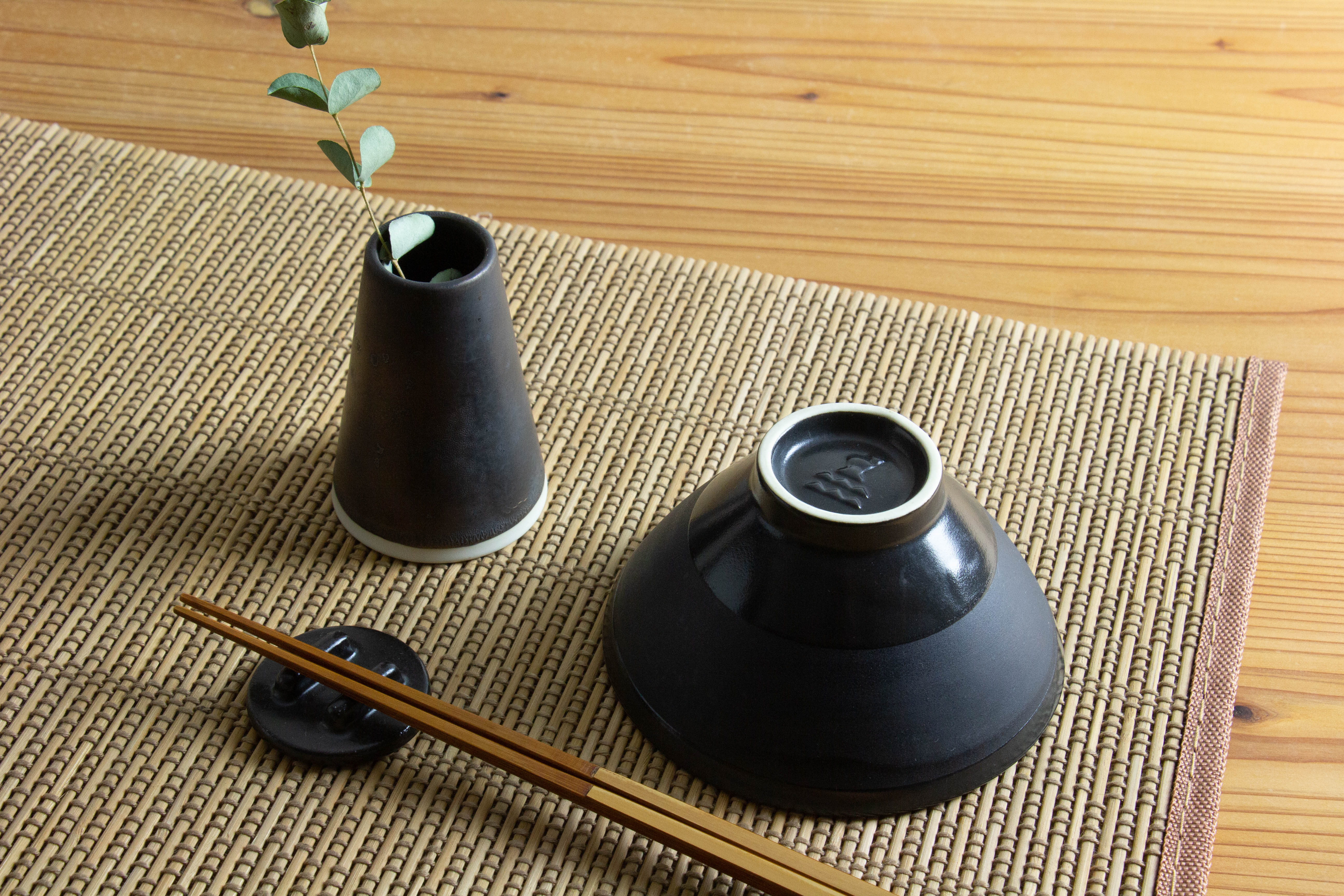 小さな花瓶 鉄黒 ふらすこ – かもしか道具店オンラインショップ