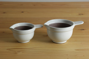 なっとうバチ 白