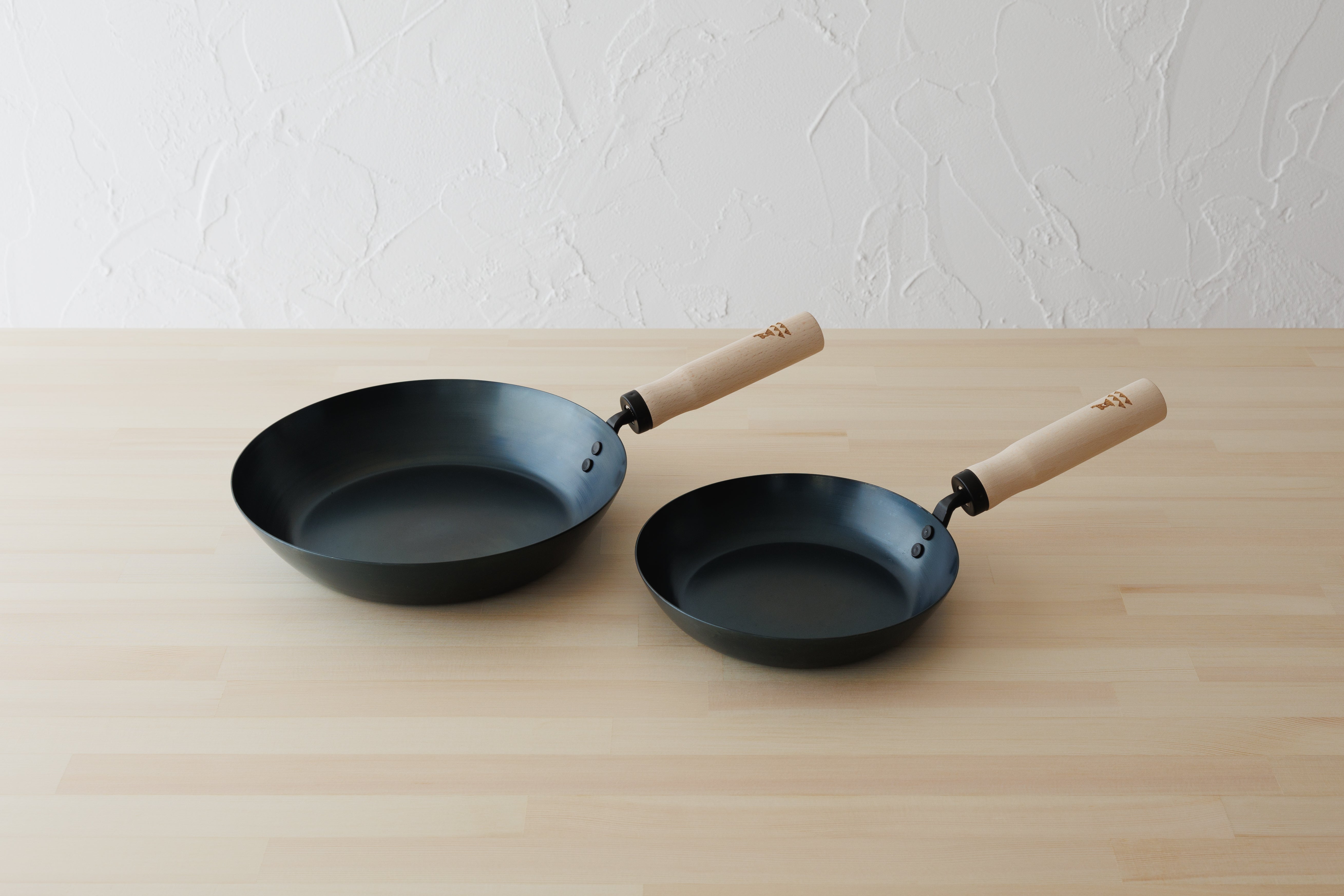 鉄のフライパン 20cm/26cm – かもしか道具店オンラインショップ